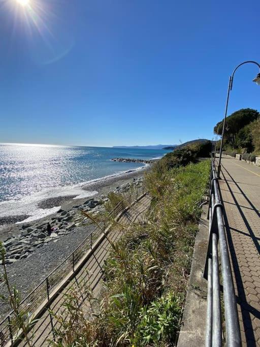 Appartamento Con Terrazza Vista Mare A 50 Mt Arenzano Kültér fotó